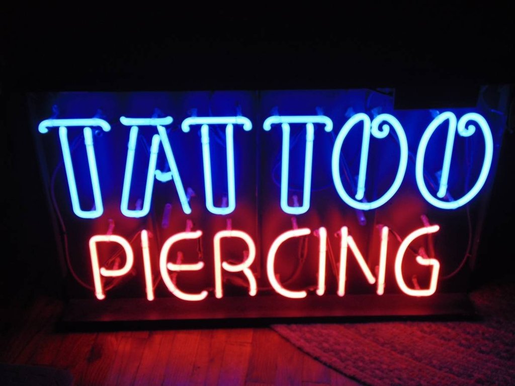 Tattoo Piercing Neon Sign